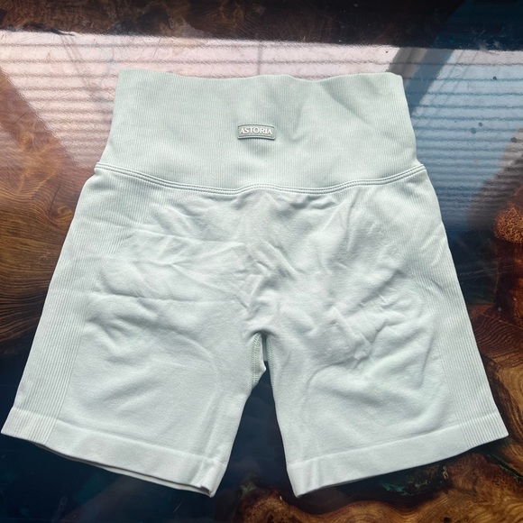 Astoria Activewear set - Picture 5 of 7